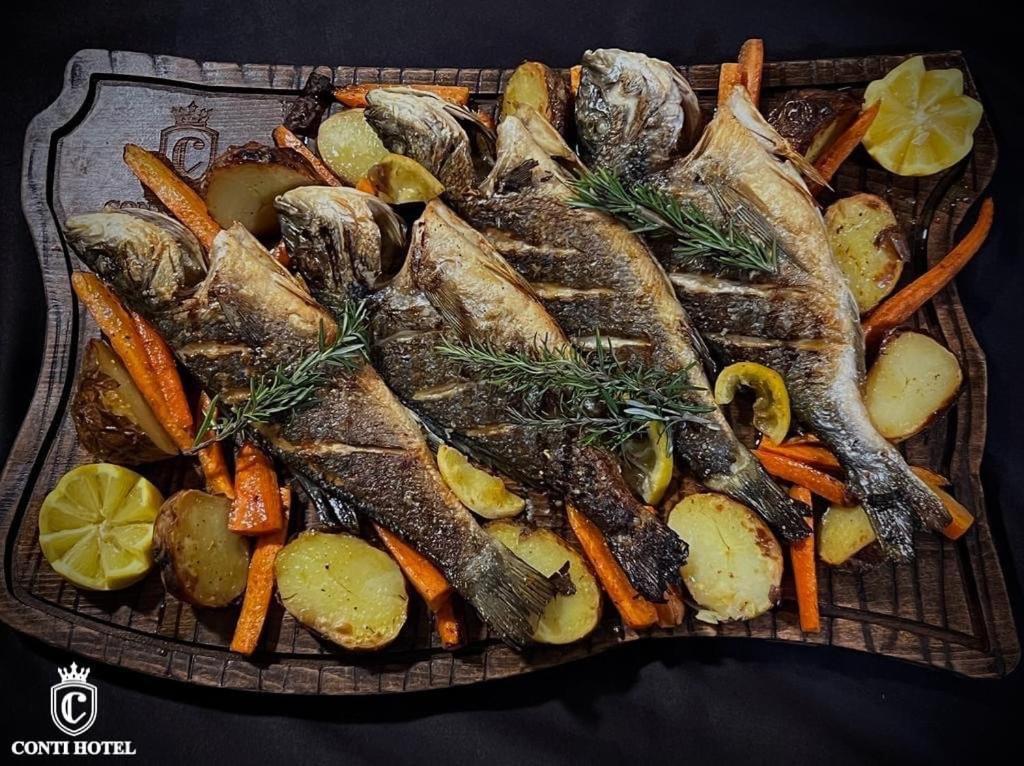Conti Hotel & Restaurant Gjakova エクステリア 写真