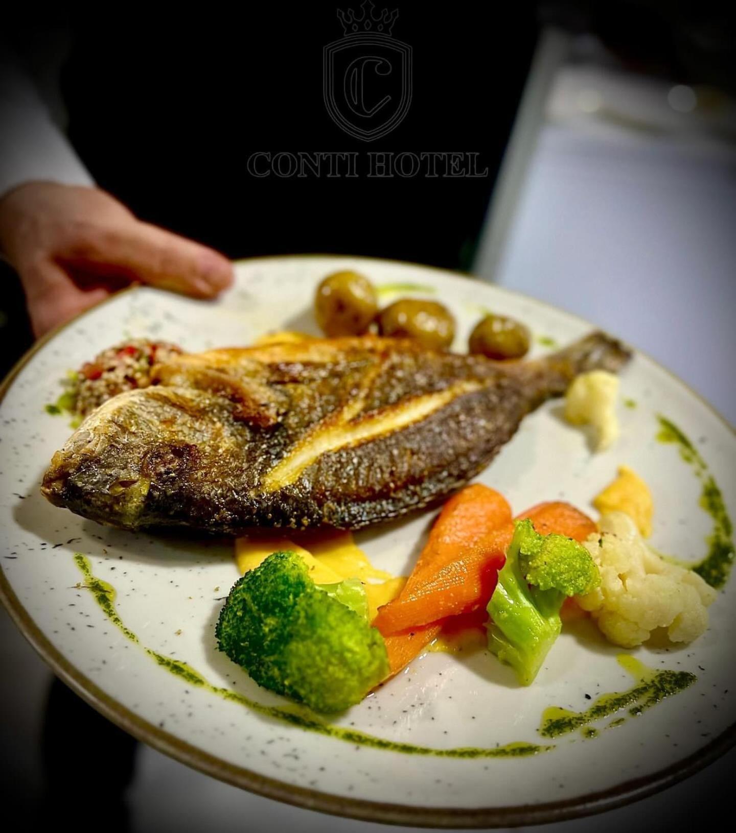 Conti Hotel & Restaurant Gjakova エクステリア 写真