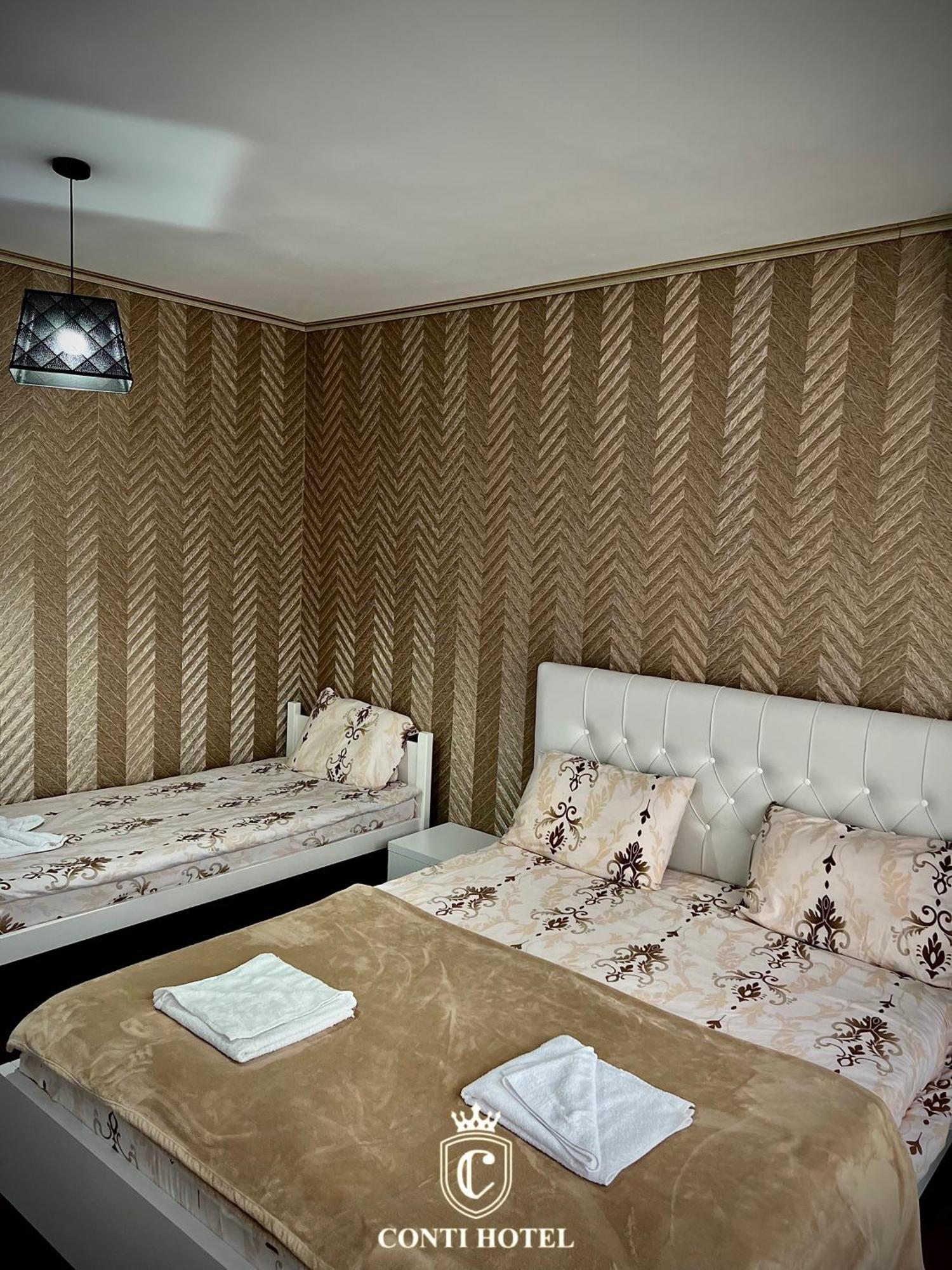 Conti Hotel & Restaurant Gjakova エクステリア 写真